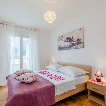 Mountain View Apartment